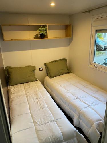 Mobilhome proche océan, piscine chauffée (Mobilhome proche ocean, piscine chauffee) in كابريتون