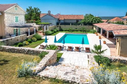 Peldbaseins, Villa Atria Divina in Gorica