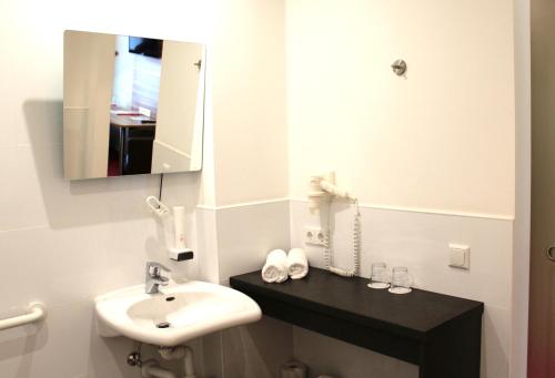 Come IN Hotel - image 11