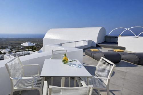 Balcony/terrace, Hotiday Santorini Oia in Santorini