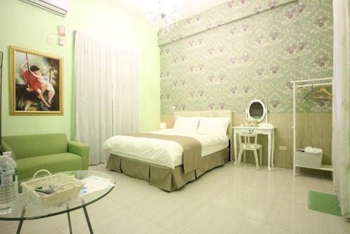 Muses Fantasy B&B Muses Fantasy B&B is perfectly located for both business and leisure guests in Taitung. The hotel has everything you need for a comfortable stay. Service-minded staff will welcome and guide you at th