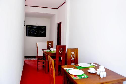 Restaurant, Little Swan Guest house in Bentota