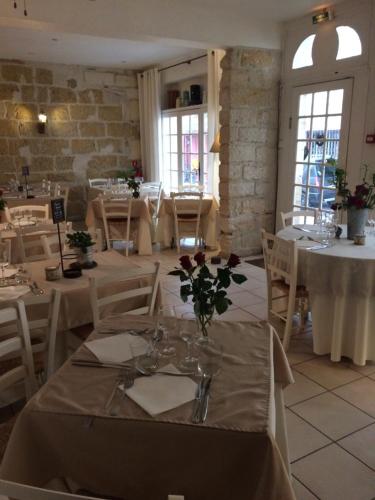 Hôtel Restaurant Le Provençal - image 8