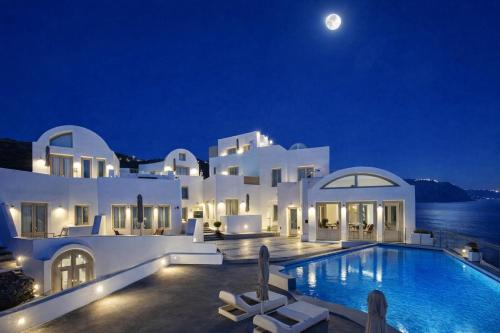 Exterior view, Hotiday Santorini Oia in Santorini