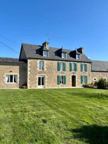 Longère bretonne avec jardin à Trédaniel (Longere bretonne avec jardin a Tredaniel) in Trédaniel