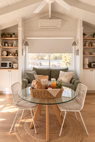 Konyha, Gumnut Cottage Gippsland - Tiny Eco Stay w King Bed & Mountain Views in Heyfield