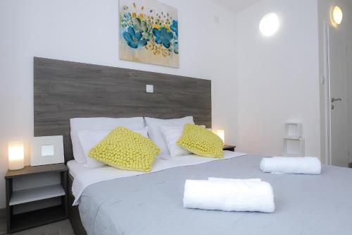 2 bedrooms, 4 beds
