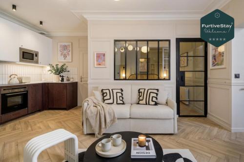 FurtiveStay - Bon Marché - Rousselet