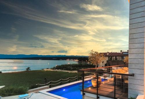 Beachfront Villa Marconica - Malinska