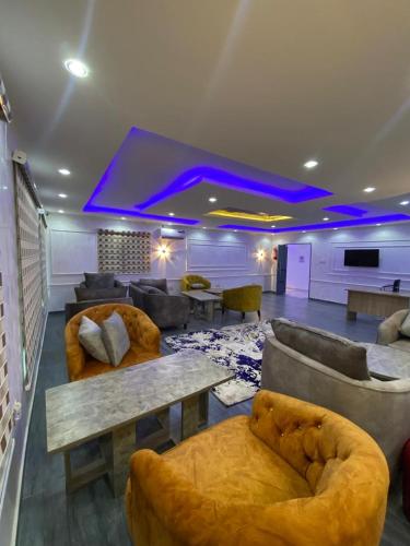 Koplietošanas atpūtas telpa ar TV, KINGSTAR HOTEL & SUITEs in Ijebu Ode