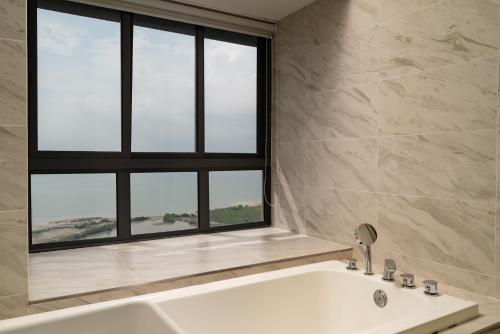 Bathroom, Imperio Residence Seafront by Perfect Host in Malacca