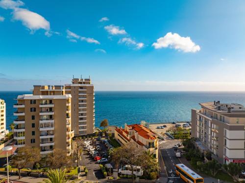 Two Bedroom Apartment with Balcony and Gorgeous view over the Atlantic, Funchal