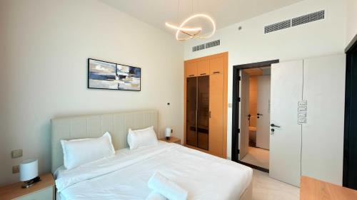 Skyz Lifestyle 1BR Residences at Arjan with Pool & Gym - image 3
