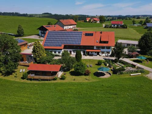 Viesnīcas āriene, Allgäu - Ferienhof Rummel (Ferienhof Rummel Allgau - verschiedene Unterkunfte fur bis zu 6 Personen - Sauna, Spielplatz, Lagerf) in Argenbuhl-Eglofs