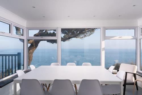 Spacious Home Panoramic Sea Views & Large Garden gîte à louer Gwineas