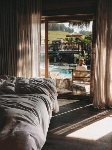 1 king bed, 2 sofa beds