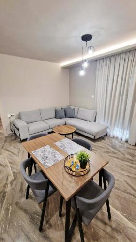 Vv Cosy Host 3 in Larissa