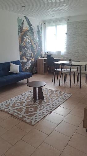jaettu olohuone/TV alue, Maison paisible avec grande terrasse et spa in Le Vauclin