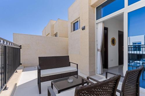 Elegant 3BR Villa Retreat w/ Private Backyard - image 11