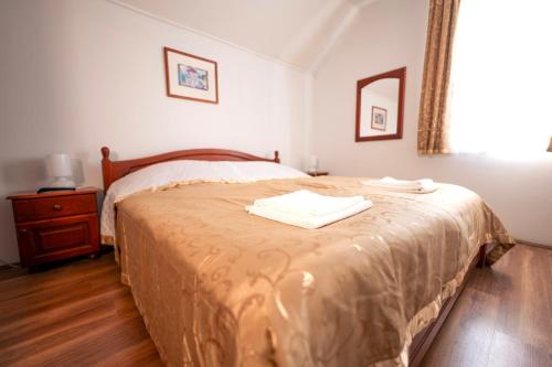 2 twin beds