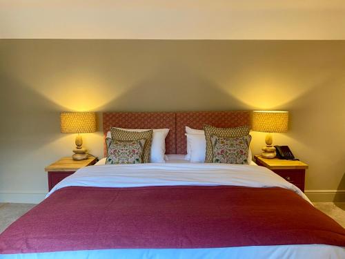 1 king bed, 1 sofa bed