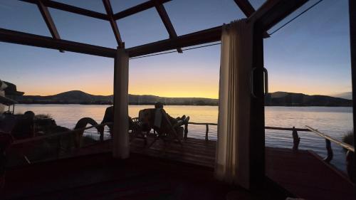 Urosflotantelodge