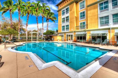 Swimming pool, Fairfield by Marriott Inn & Suites Destin in Destin City Center