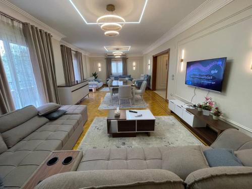 Luxury apartment with a great view in the center of Maadi, Káhira