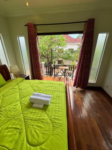 room detail thumbnail 1