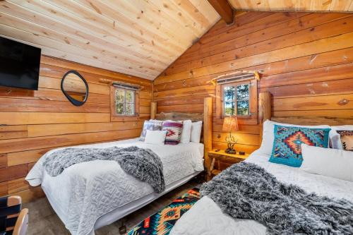 Gulta, Red Rock Cabin- Black Hills Retreat in Rockerville (SD)