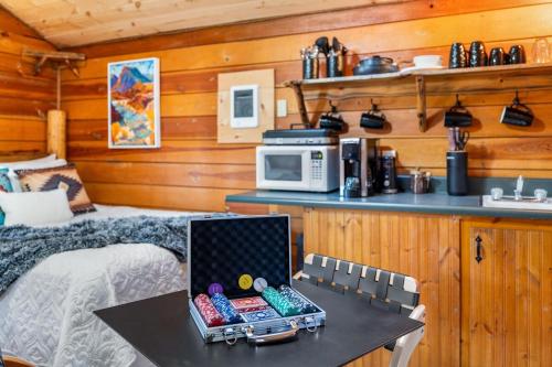 Atpūtas iespējas, Red Rock Cabin- Black Hills Retreat in Rockerville (SD)