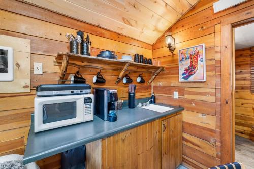 virtuve, Red Rock Cabin- Black Hills Retreat in Rockerville (SD)