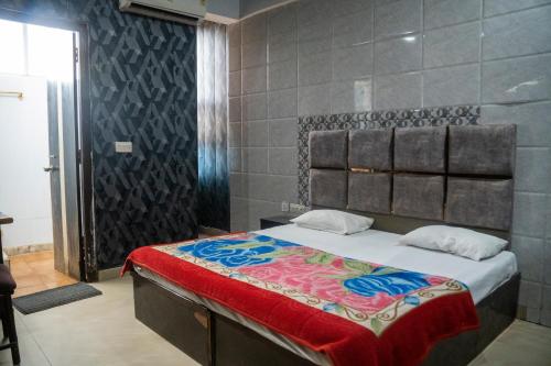 Taj Suit Inn Guest House photo 5