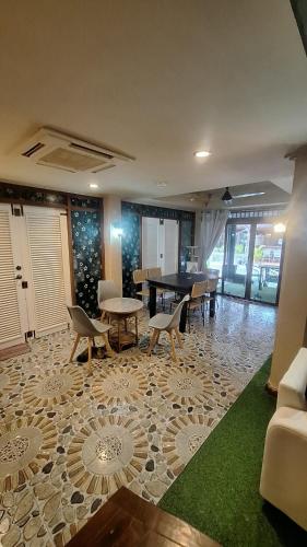 Diamond House 2
