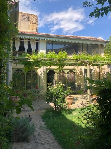 Maison du XVI èm siècle centre historique – khách sạn tại Chantemerle-les-Grignan