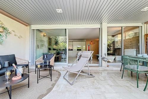 Private Garden Pool & Tennis 15 min walk to Antibes Center – khách sạn tại La Pagane
