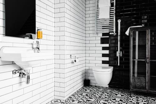 ODDSSON Downtown Hotel - image 3