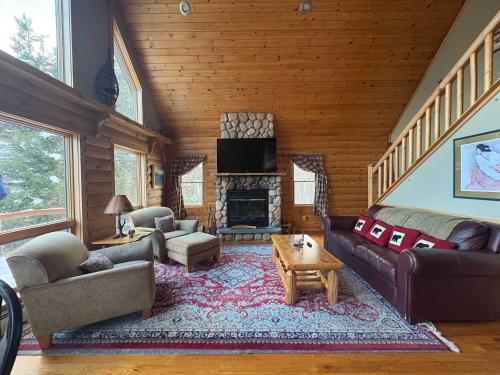 Mountain getaway overlooking Lake Christopher in Bethel (ME)