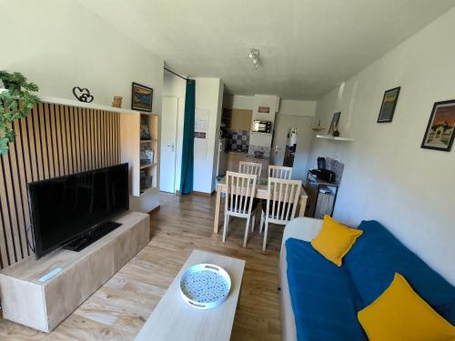 La Montagnette T2 2 étoiles, wifi et parking prive avec vue sur la montagne 2-4 personnes