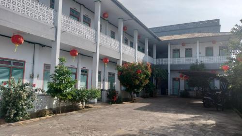 Exterior view, Tanah merah guest house in Singkawang
