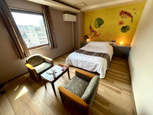 room detail thumbnail 2