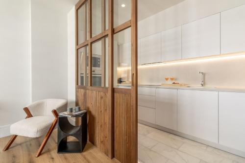 Bright 2-Bed Apartment Near Santiago Bernabéu - image 3