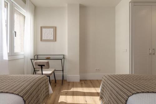 Bright 2-Bed Apartment Near Santiago Bernabéu - image 4