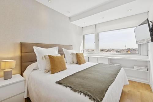 2-Bed Apartment with Views of Plaza de Colón - image 9
