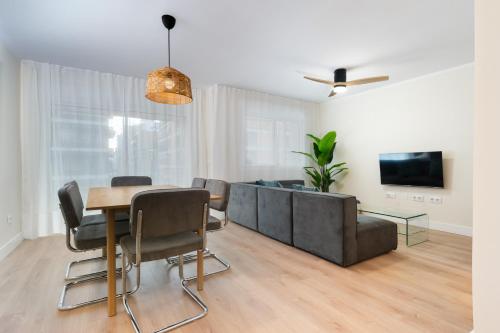 Bright 3BR2BA w balcony in Los Remedios