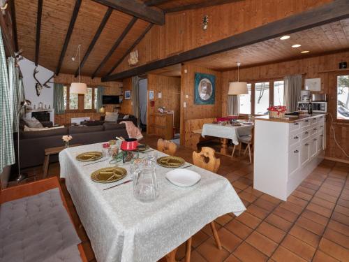 賽沃和度假屋 (Chalet Sven Heul by Interhome) in 嫩達茲