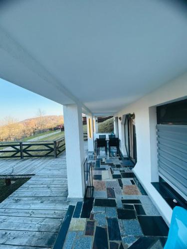 Viesnīcas āriene, Hobbitul lui Maș (Hobbitul lui Mas) in Vâlsănești