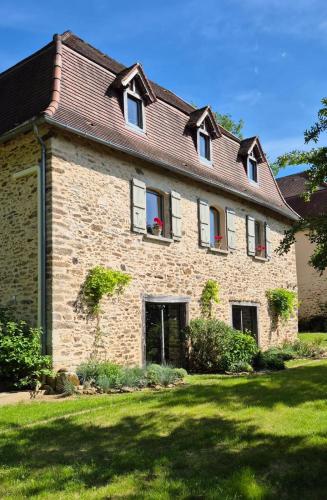 Le colombié Superbe maison en pierre rénovée gîte à louer Sireysol