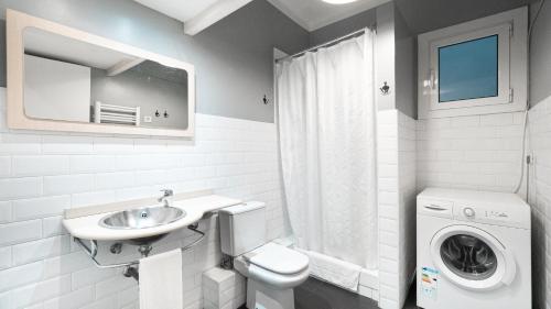 Magnificent 4 bedroom apartment in Eixample - image 4