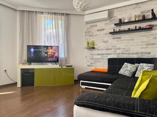 Cozy apartment with parking lot – khách sạn tại Varna Suburbs